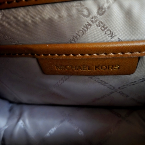 Live Show TONIGHT🎉LAST CHANCE🎁 Enter to WIN- MK Crossbody Bag NWT - Picture 10 of 16